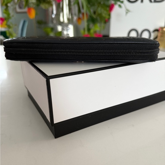 Chanel Camellia Zipper Wallet Bag Black - Picture 7 of 15